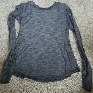 EUC lululemon grey long sleeve shirt size 6